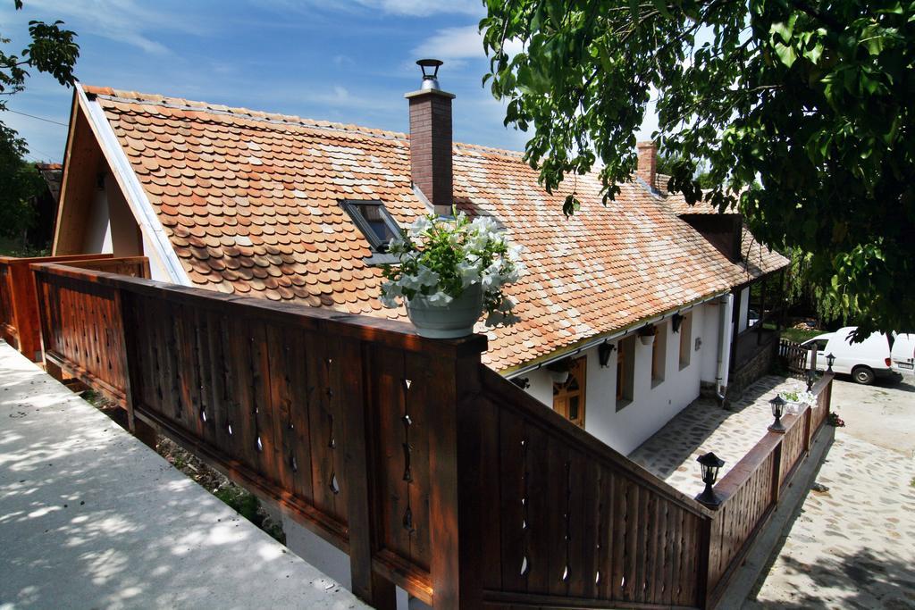 Hôtel Kemencés Porta à Hollókő Extérieur photo
