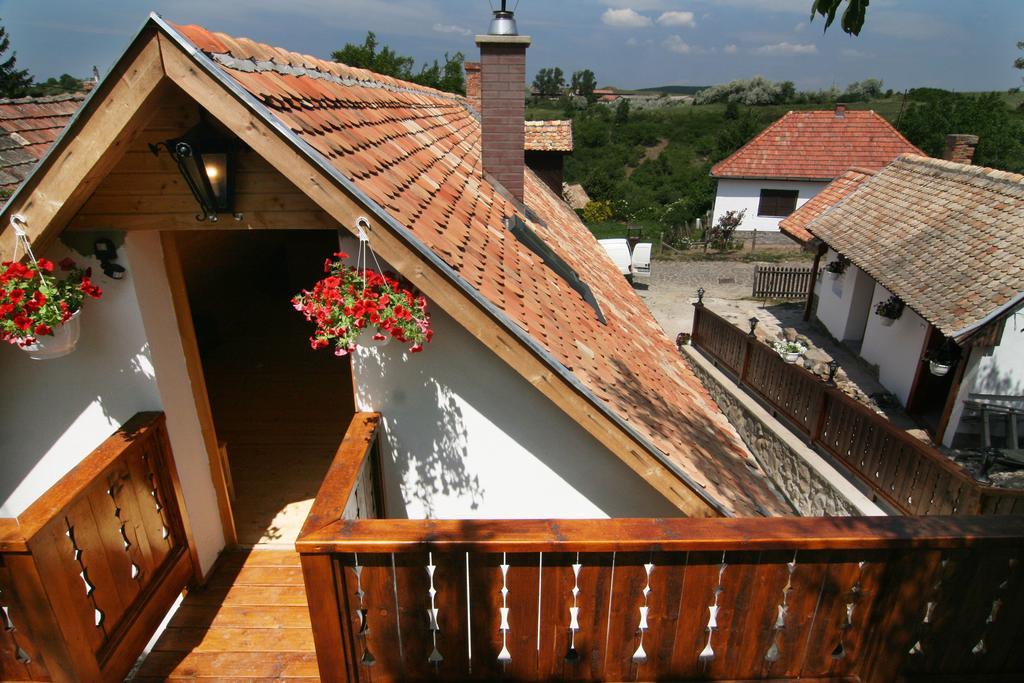 Hôtel Kemencés Porta à Hollókő Extérieur photo